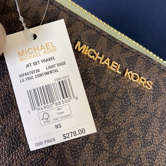 Michael Kors Jet Set Travel Large Travel CONTINENTAL 
Light Sage - Picture 8 of 16